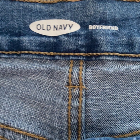 Old Navy relaxed fit boyfriend denim short size 10 - Picture 2 of 3